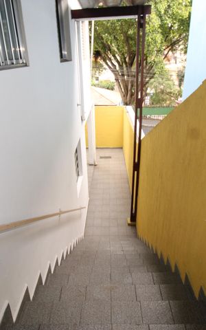 Casa à venda com 50m², 3 quartos e 2 vagascorredor