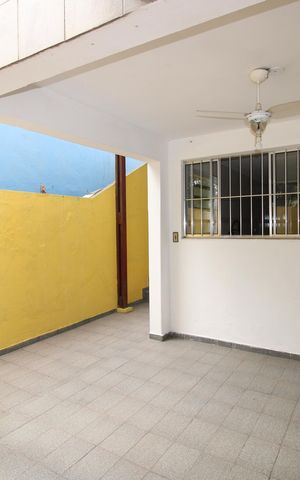 Casa à venda com 50m², 3 quartos e 2 vagasÁrea de Serviço