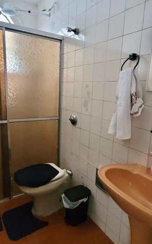 Casa para alugar com 100m², 2 quartos e 1 vaga Casa para alugar com 100m², 2 quartos e 1 vagaBanheiro