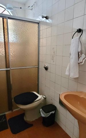 Casa para alugar com 100m², 2 quartos e 1 vaga Casa para alugar com 100m², 2 quartos e 1 vagaBanheiro
