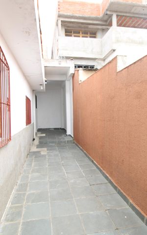 Casa à venda com 150m², 4 quartos e 3 vagasCorredor