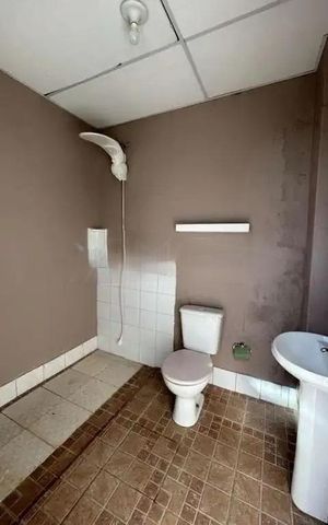 Casa de condomínio à venda com 220m², 3 quartos e 4 vagas