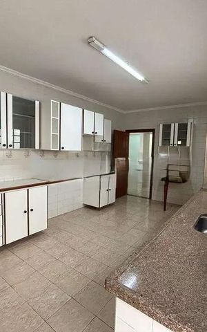 Casa de condomínio à venda com 220m², 3 quartos e 4 vagas