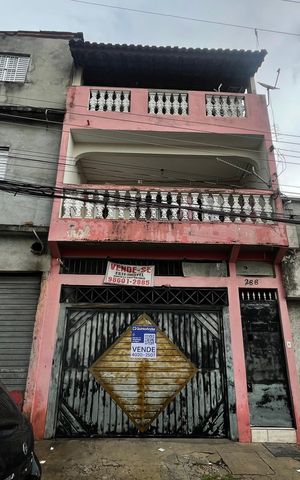 Casa à venda com 350m², 3 quartos e 2 vagasFachada + Placa