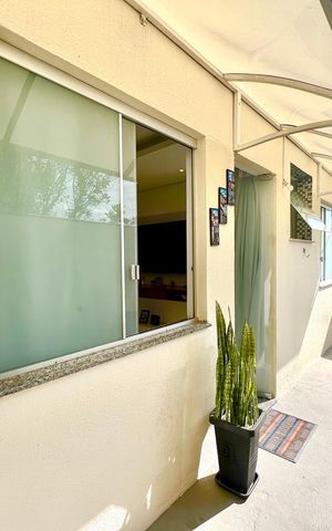 Casa à venda com 80m², 2 quartos e 1 vaga Casa à venda com 80m², 2 quartos e 1 vagaVaranda