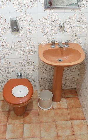 Casa à venda com 250m², 3 quartos e 2 vagasBanheiro da Suíte 2