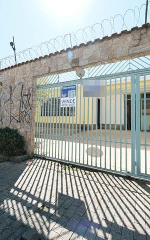 Casa à venda com 250m², 3 quartos e 3 vagasFachada