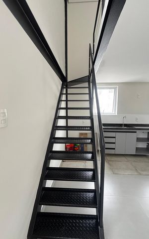 Studio para alugar com 51m², 1 quarto e 1 vaga Studio para alugar com 51m², 1 quarto e 1 vagaEscada