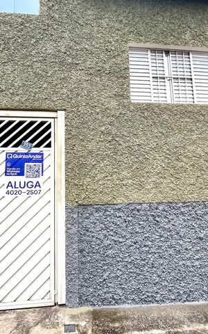 Casa para alugar com 64m², 2 quartos e sem vaga Casa para alugar com 64m², 2 quartos e sem vagaPlaca instalada na fachada do imóvel