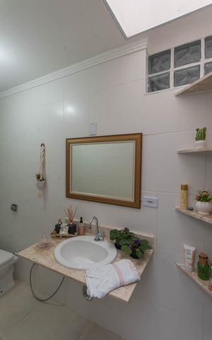 Casa à venda com 160m², 3 quartos e 3 vagas Casa à venda com 160m², 3 quartos e 3 vagasBanheiro