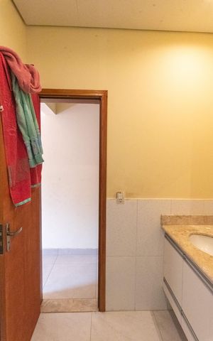 Casa à venda com 160m², 3 quartos e 6 vagas Casa à venda com 160m², 3 quartos e 6 vagasBanheiro da Suíte