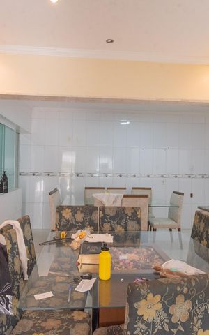 Casa à venda com 160m², 3 quartos e 6 vagas Casa à venda com 160m², 3 quartos e 6 vagasCopa