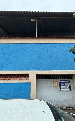 Casa à venda com 225m², 2 quartos e 2 vagasFachada +placa