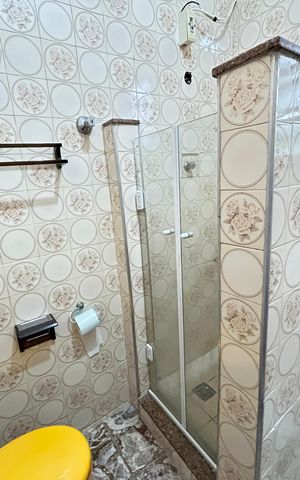 Casa à venda com 225m², 2 quartos e 2 vagasBanheiro