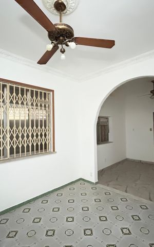 Casa à venda com 225m², 2 quartos e 2 vagasSala