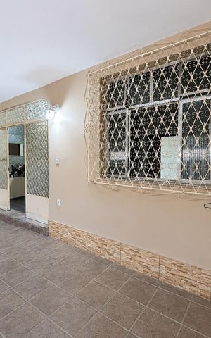Casa à venda com 225m², 2 quartos e 2 vagasFachada