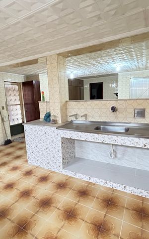 Casa à venda com 225m², 2 quartos e 2 vagasCozinha