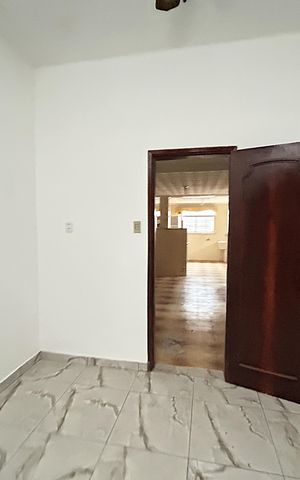 Casa à venda com 225m², 2 quartos e 2 vagasSala