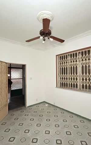 Casa à venda com 225m², 2 quartos e 2 vagasSala