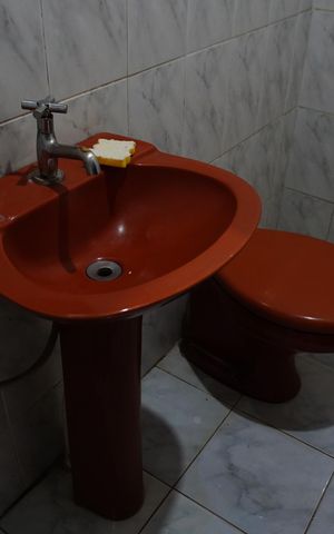 Casa para alugar com 186m², 2 quartos e 4 vagasBanheiro externo