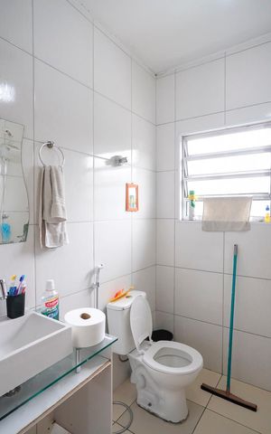 Casa à venda com 190m², 4 quartos e 2 vagasBanheiro social 