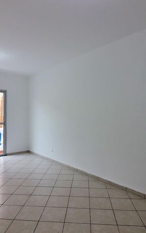 Apartamento para alugar com 75m², 2 quartos e 1 vagaSala 