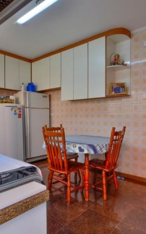 Casa para alugar com 220m², 5 quartos e 4 vagasCozinha
