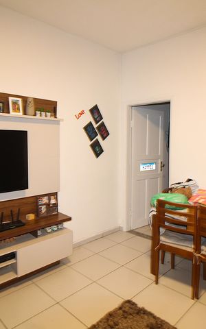 Casa à venda com 75m², 2 quartos e 2 vagasSala