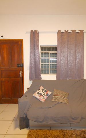 Casa à venda com 75m², 2 quartos e 2 vagasSala