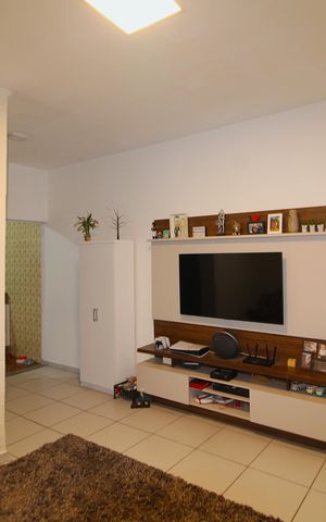 Casa à venda com 75m², 2 quartos e 2 vagasSala