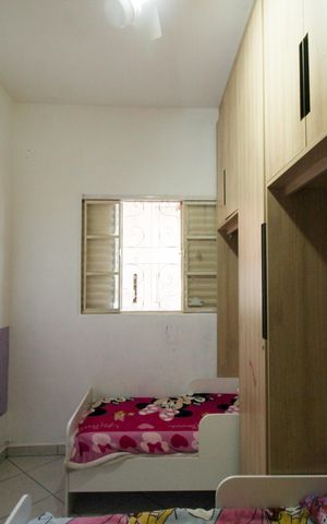 Casa à venda com 450m², 4 quartos e 4 vagas Casa à venda com 450m², 4 quartos e 4 vagasQuarto