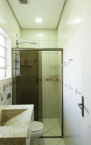 Casa à venda com 450m², 4 quartos e 4 vagas Casa à venda com 450m², 4 quartos e 4 vagasBanheiro