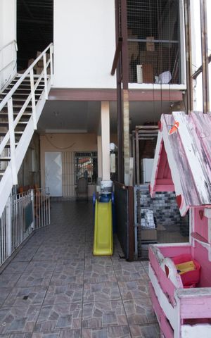Casa à venda com 450m², 4 quartos e 4 vagas Casa à venda com 450m², 4 quartos e 4 vagasQuintal