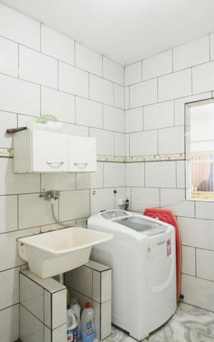 Casa à venda com 450m², 4 quartos e 4 vagas Casa à venda com 450m², 4 quartos e 4 vagasÁrea de Serviço