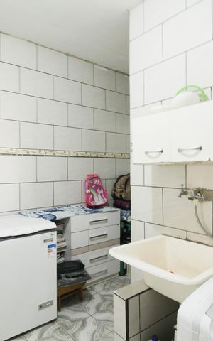 Casa à venda com 450m², 4 quartos e 4 vagas Casa à venda com 450m², 4 quartos e 4 vagasÁrea de Serviço