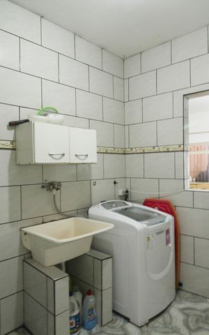 Casa à venda com 450m², 4 quartos e 4 vagas Casa à venda com 450m², 4 quartos e 4 vagasÁrea de Serviço