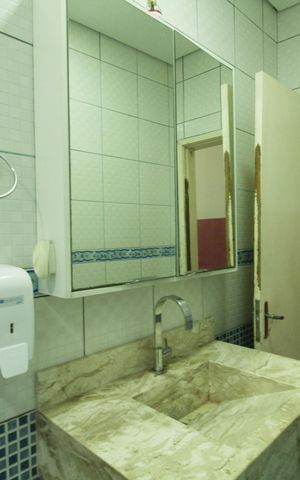 Casa à venda com 450m², 4 quartos e 4 vagas Casa à venda com 450m², 4 quartos e 4 vagasBanheiro