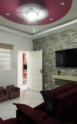 Casa à venda com 450m², 4 quartos e 4 vagas Casa à venda com 450m², 4 quartos e 4 vagasSala