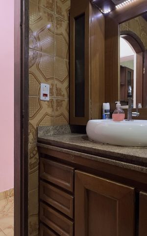 Casa à venda com 50m², 7 quartos e 3 vagas Casa à venda com 50m², 7 quartos e 3 vagasBanheiro 3