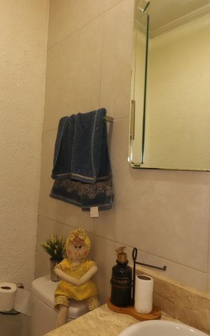 Casa de condomínio à venda com 115m², 3 quartos e 2 vagasLavabo