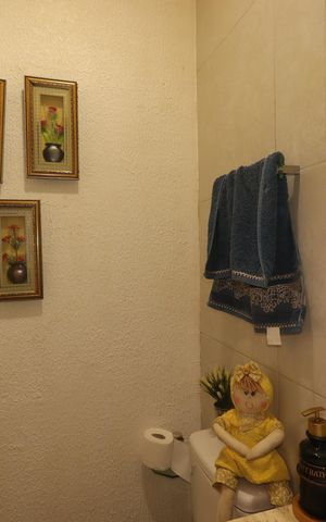 Casa de condomínio à venda com 115m², 3 quartos e 2 vagasLavabo
