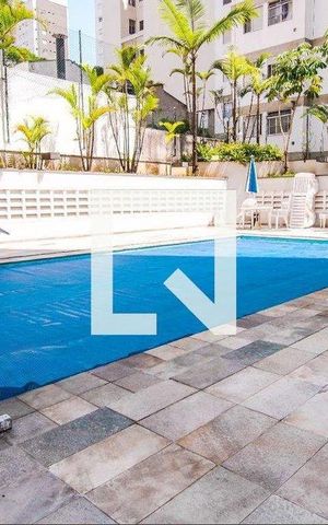 Apartamento à venda com 200m², 4 quartos e 3 vagas Apartamento à venda com 200m², 4 quartos e 3 vagasÁrea comum - Piscina