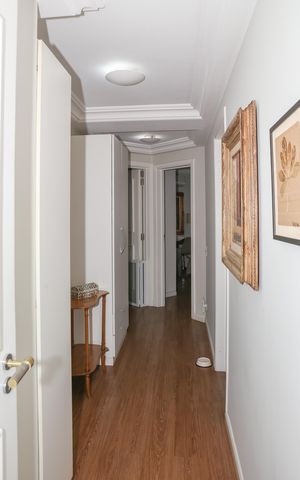Apartamento à venda com 200m², 4 quartos e 3 vagas Apartamento à venda com 200m², 4 quartos e 3 vagasCorredor