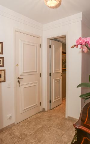 Apartamento à venda com 200m², 4 quartos e 3 vagas Apartamento à venda com 200m², 4 quartos e 3 vagasEntrada