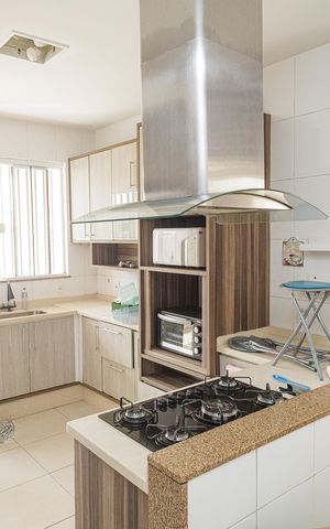 Casa à venda com 400m², 4 quartos e 2 vagas Casa à venda com 400m², 4 quartos e 2 vagasCozinha