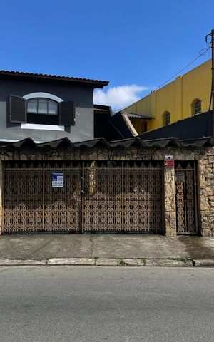 Casa para alugar com 100m², 3 quartos e 2 vagasFachada + Placa