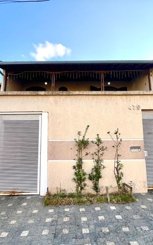 Casa à venda com 90m², 4 quartos e 3 vagas Casa à venda com 90m², 4 quartos e 3 vagasFachada