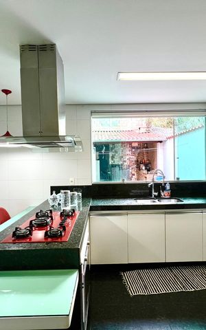 Casa à venda com 90m², 4 quartos e 3 vagas Casa à venda com 90m², 4 quartos e 3 vagasCozinha