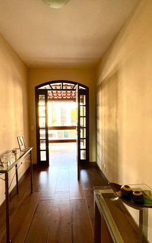 Casa à venda com 90m², 4 quartos e 3 vagas Casa à venda com 90m², 4 quartos e 3 vagasCorredor