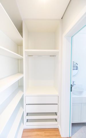 Casa de condomínio à venda com 320m², 3 quartos e 4 vagasCloset da Suíte 2